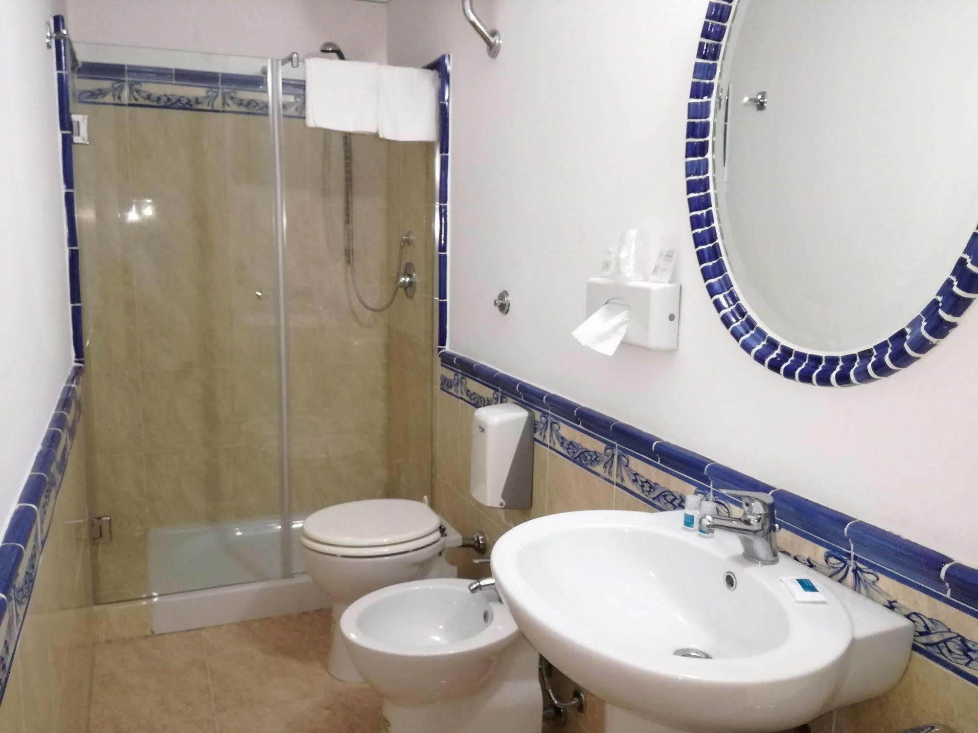 Hotel Centrale Багерия Екстериор снимка
