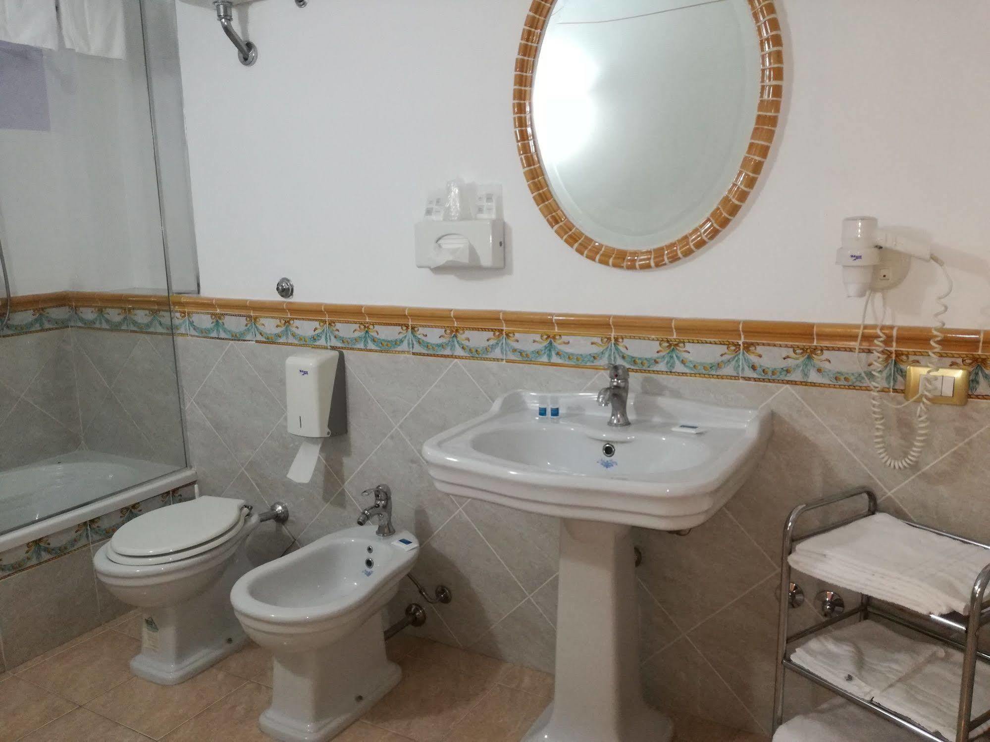 Hotel Centrale Багерия Екстериор снимка